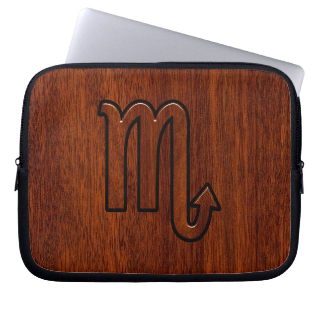 Stilvolles Scorpio Zodiac Symbol in Mahagoni Laptopschutzhülle (Vorderseite)