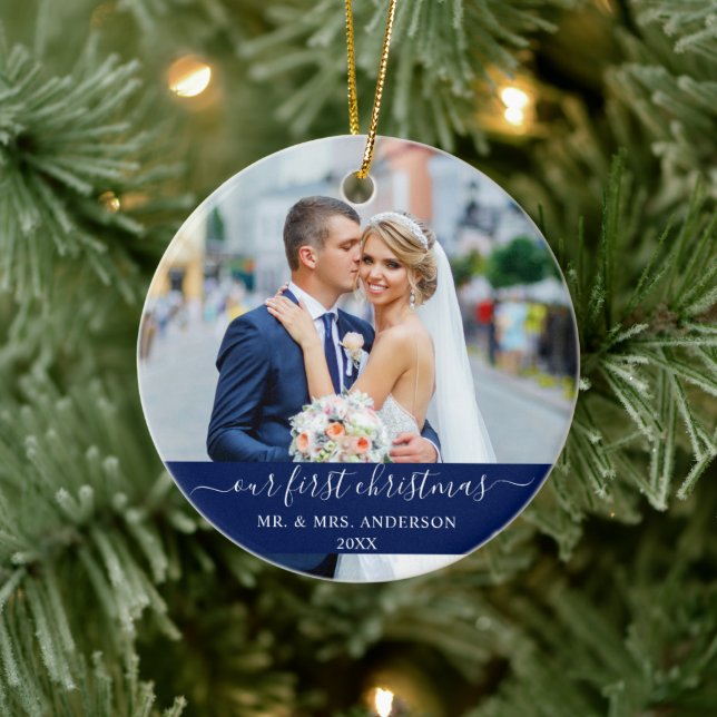 Stilvolles Skript Unser erstes Weihnachtsblau Keramik Ornament (Baum)