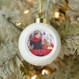 Stilvolles Skript Unser erstes Weihnachtslied Red Keramik Kugel-Ornament