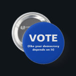 Stimmen, wie Ihre Demokratie hängt davon ab, es bl Button<br><div class="desc">Ein Knopf mit einem blauen Hintergrund,  der "Stimme" sagt (wie Ihre Demokratie davon abhängt).</div>