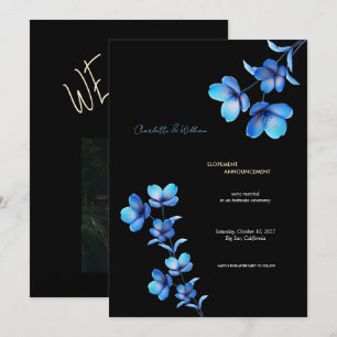 Stimmungsvolle schwarze und blaue Blumen-Elopement Einladung