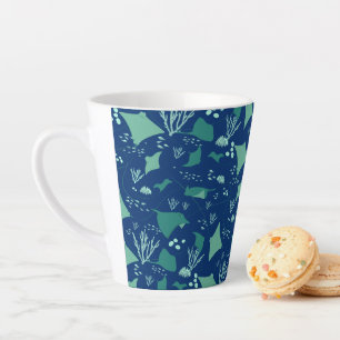 Stingray Ocean Reef Muster auf Navy Blue Milchtasse