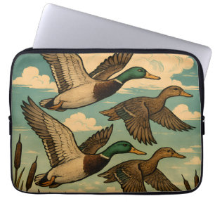 Stockenten in Flug Wildlife Art Laptopschutzhülle