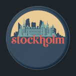 Stockholm Schweden City Skyline Retro City Art Magnet<br><div class="desc">Vintages und retro City Design mit wunderschöner Skyline, touristischer Attraktion und Stadtbild. Cooler Wolkenkratzer und Gebäude Silhouette Illustrationen für Touristen und Reisende. Ideal als Souvenir, um Zuhause zu bringen, wenn Sie durch die Welt reisen. Rett die Erinnerung an deine Reise und Ferien mit Familie und Freunden. Die Hintergrundfarbe kann auf...</div>