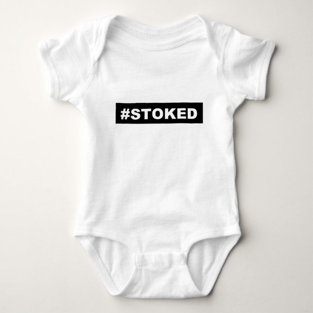 Stoked Hashtag schwarz Baby Strampler (Vorderseite)