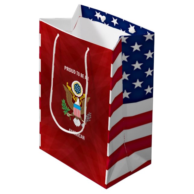 "Stolz auf Amerikaner", rot, weiß und blau Mittlere Geschenktüte (Vorderseite Schrägansicht)