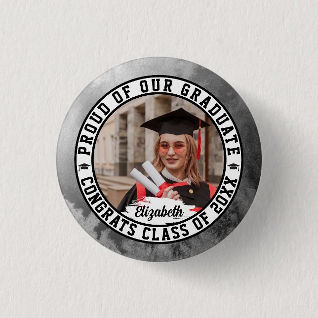 Stolz auf unser Graduate Trendy Abschluss Foto Nie Button (Vorderseite)