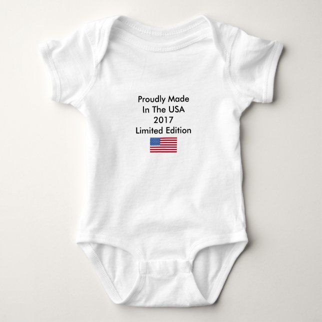 Stolz gemacht im Änderungs-Geburts-Jahr USA 2017 Baby Strampler (Vorderseite)