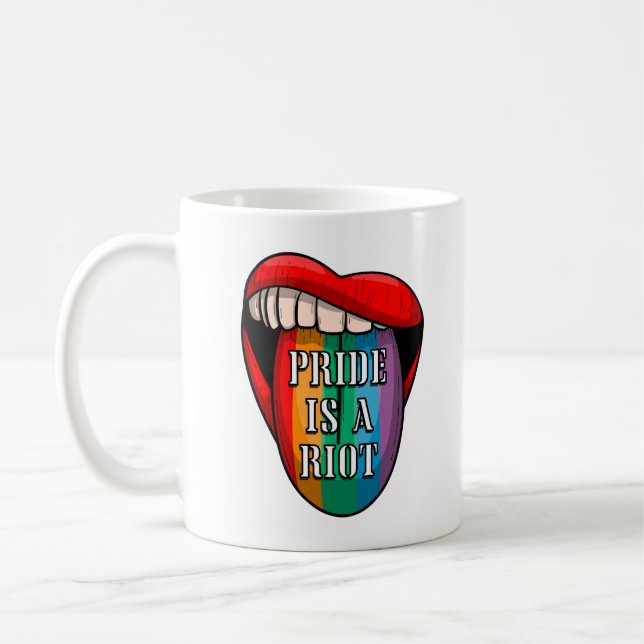 STOLZ ist ein Aufruhr Kaffeetasse (Links)