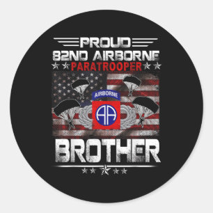 Stolze 82. Im Flugzeug Paratrooper Brother Us Flag Runder Aufkleber