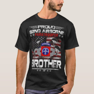 Stolze 82. Im Flugzeug Paratrooper Brother Us Flag T-Shirt
