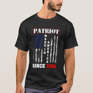 Stolze Amerikaner unter Patriot Geboren im Jahr 19 T-Shirt