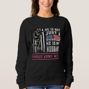 Stolze Ehefrau der Armee, nicht nur ein Soldat, er Sweatshirt