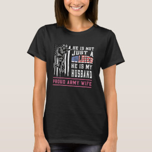 Stolze Ehefrau der Armee, nicht nur ein Soldat, er T-Shirt