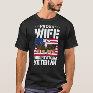 Stolze Ehefrau des Wüstensturms Veteran Golfkrieg  T-Shirt