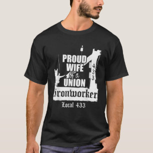 Stolze Ehefrau einer Gewerkschaft Ironworker local T-Shirt