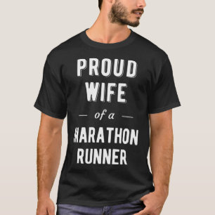 Stolze Ehefrau eines Marathonläufers T-Shirt