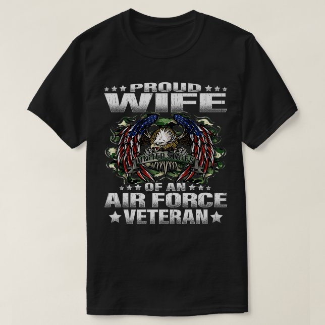 Stolze Ehefrau eines Militärführers der Luftwaffe T-Shirt (Design vorne)