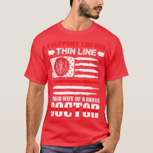 Stolze Ehefrau eines tapferen Doktor-Gift-Arztes T-Shirt