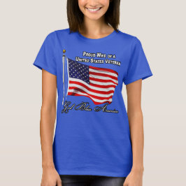 Stolze Ehefrau eines US-Veteranen mit US-Flagge T-Shirt