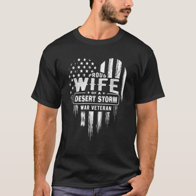 Stolze Ehefrau Wüste Sturm Krieg Veteran Amerikani T-Shirt (Vorderseite)