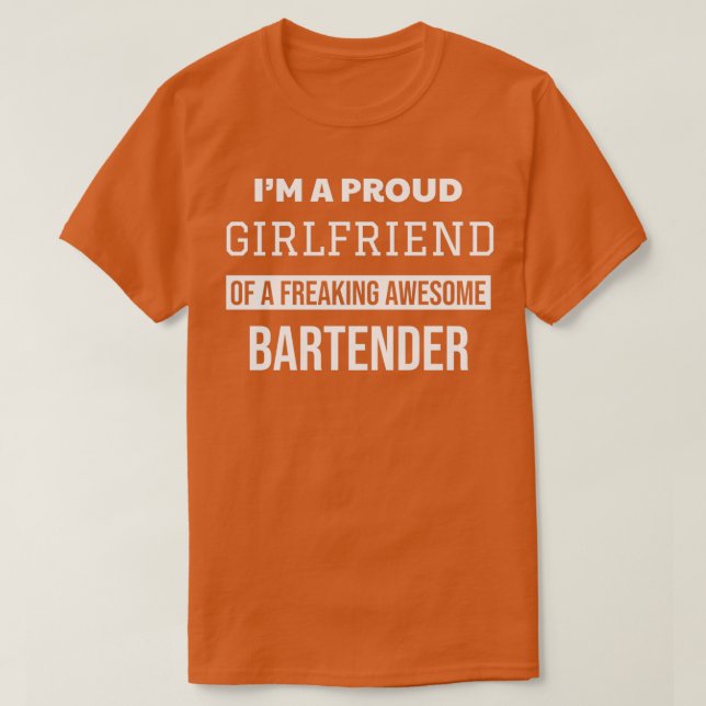 Stolze Freundin des Barkeepers T-Shirt (Design vorne)