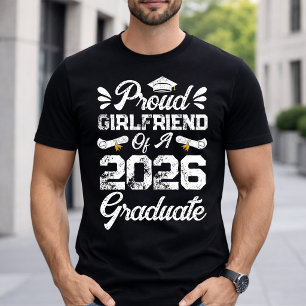 Stolze Freundin eines Absolventen der Klasse 2026 T-Shirt