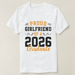 Stolze Freundin von einer Abschlussfeier 2026 nach T-Shirt