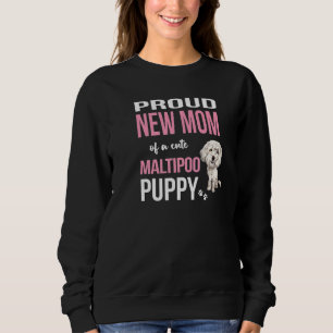 Stolze Junge Mutter eines Niedlichen Maltipoo Welp Sweatshirt