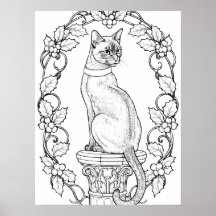 Stolze Katze auf klassischer Säule mit Stechpalme