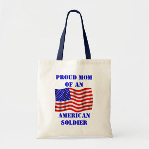 Stolze Mama einer amerikanischen Tragetasche