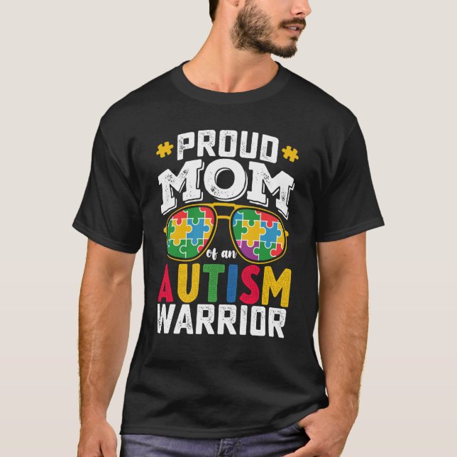 Stolze Mama einer Kriegerfamilie im Autismus T-Shirt (Vorderseite)