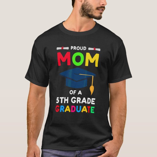 Stolze Mama eines Absolventen der 5. T-Shirt (Vorderseite)