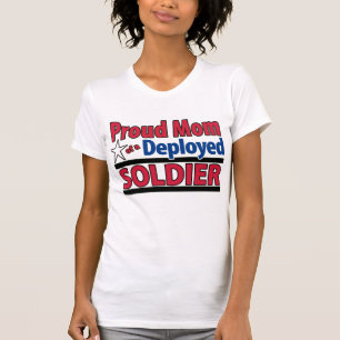 Stolze Mama eines entfalteten Soldat-Shirts T-Shirt