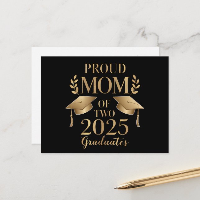 Stolze Mama von zwei 2025 Graduate Twins Ankündigungspostkarte (Vorderseite/Rückseite Beispiel)