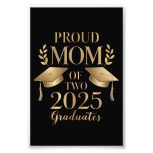 Stolze Mama von zwei 2025 Graduate Twins Fotodruck