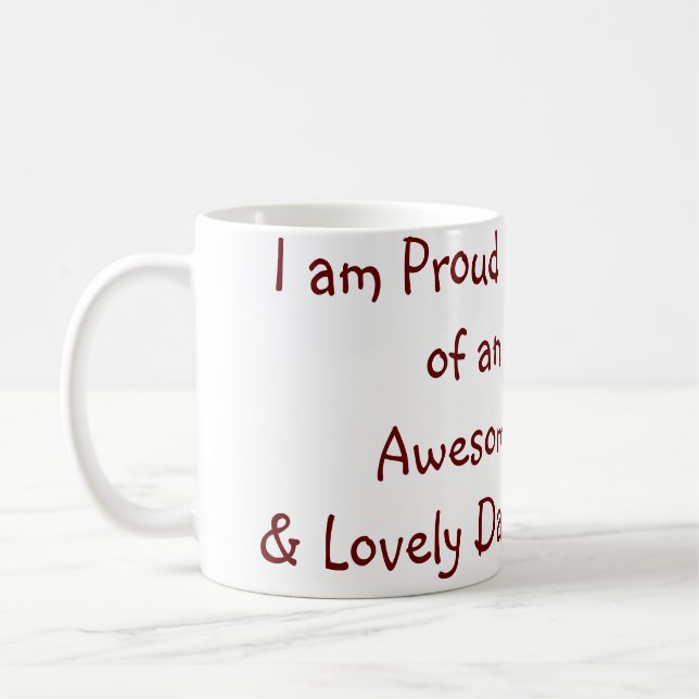 Stolze Mutter einer phantastischen Tochter fügt Na Kaffeetasse (Links)