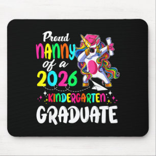 stolze Nanny eines Absolventen der Vorschulklasse Mousepad