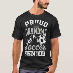 Stolze Oma eines Fußball-Absolventen der Klasse 20 T-Shirt