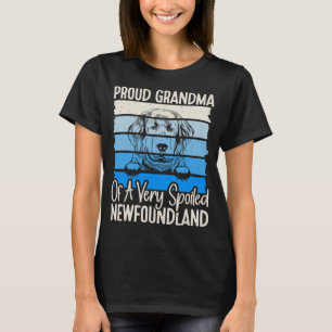 Stolze Oma eines sehr verwöhnten Neufundländer-Enk T-Shirt