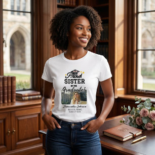 Stolze Schwester des Absolventen Individuelles Fot T-Shirt