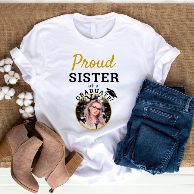 Stolze Schwester des Graduate Graduation Cap Foto T-Shirt (Von Creator hochgeladen)
