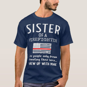 Stolze Schwester eines Feuerwehrmanns dünne rote  T-Shirt