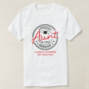 Stolze Tante der Absolventenfamilie, die sich pass T-Shirt