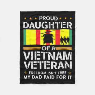 Stolze Tochter eines Vietnam-Veteranen Freiheit is Fleecedecke
