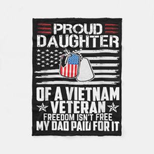Stolze Tochter eines vietnamesischen Veteranen Fre Fleecedecke