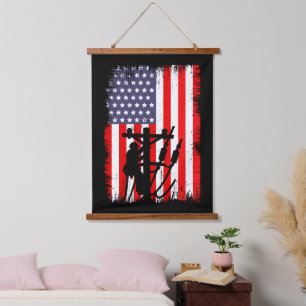 Stolzer amerikanischer Leitungsmonteur Patriotisch Wandteppich Mit Holzrahmen