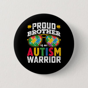 Stolzer Bruder einer Familie mit einem Autismus-Kr Button