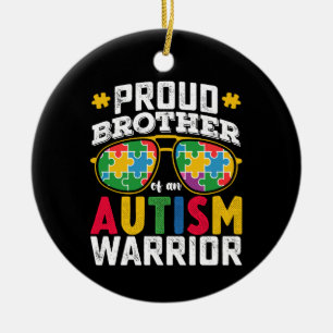 Stolzer Bruder einer Familie mit einem Autismus-Kr Keramik Ornament