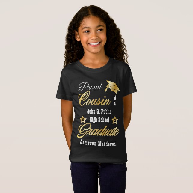 Stolzer Cousin des Graduate Name | ABSCHLUSS T-Shirt (Vorne ganz)